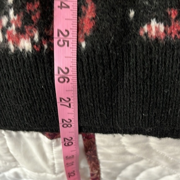 NWOT POL Women’s Black And Maroon V-Neck Sweater Size Large - Picture 7 of 7